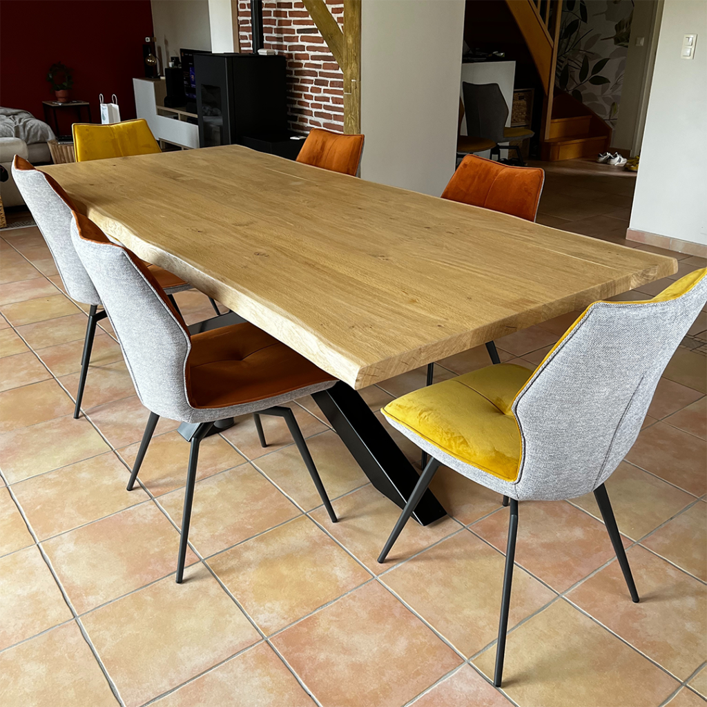 Table à manger en chêne massif et pied en métal en croix avec rallonge, mobilier intérieur style industriel