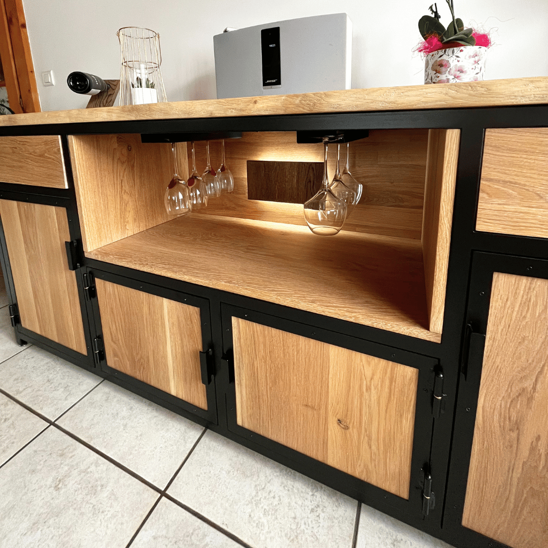 option bahut bois metal sur-mesure porte-verre niche centrale rétroéclairée vue angle droit