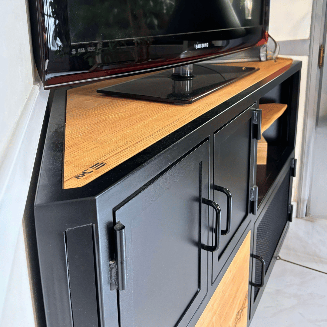 Meuble TV unique, sur-mesure et personnalisé pour angle salon