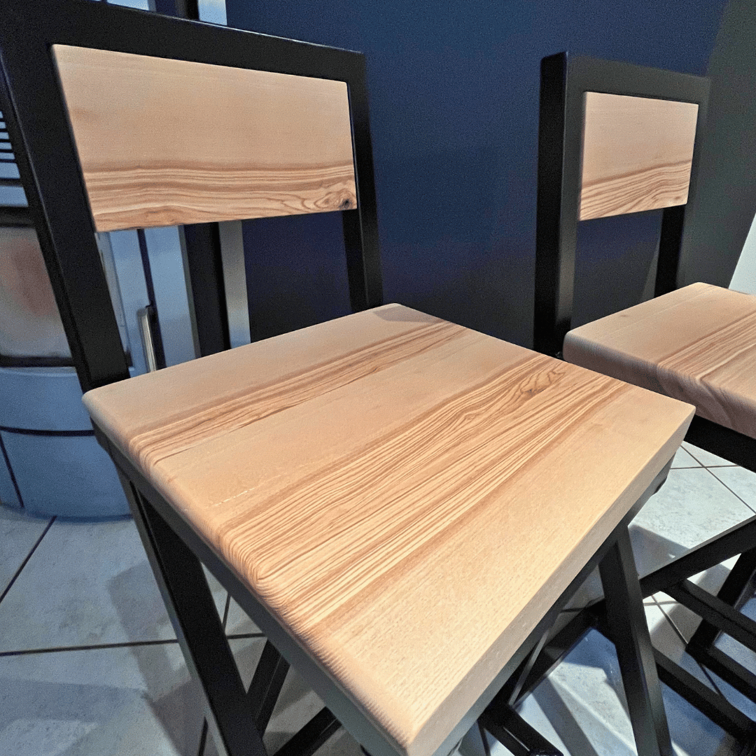 Dossier de tabouret en bois massif