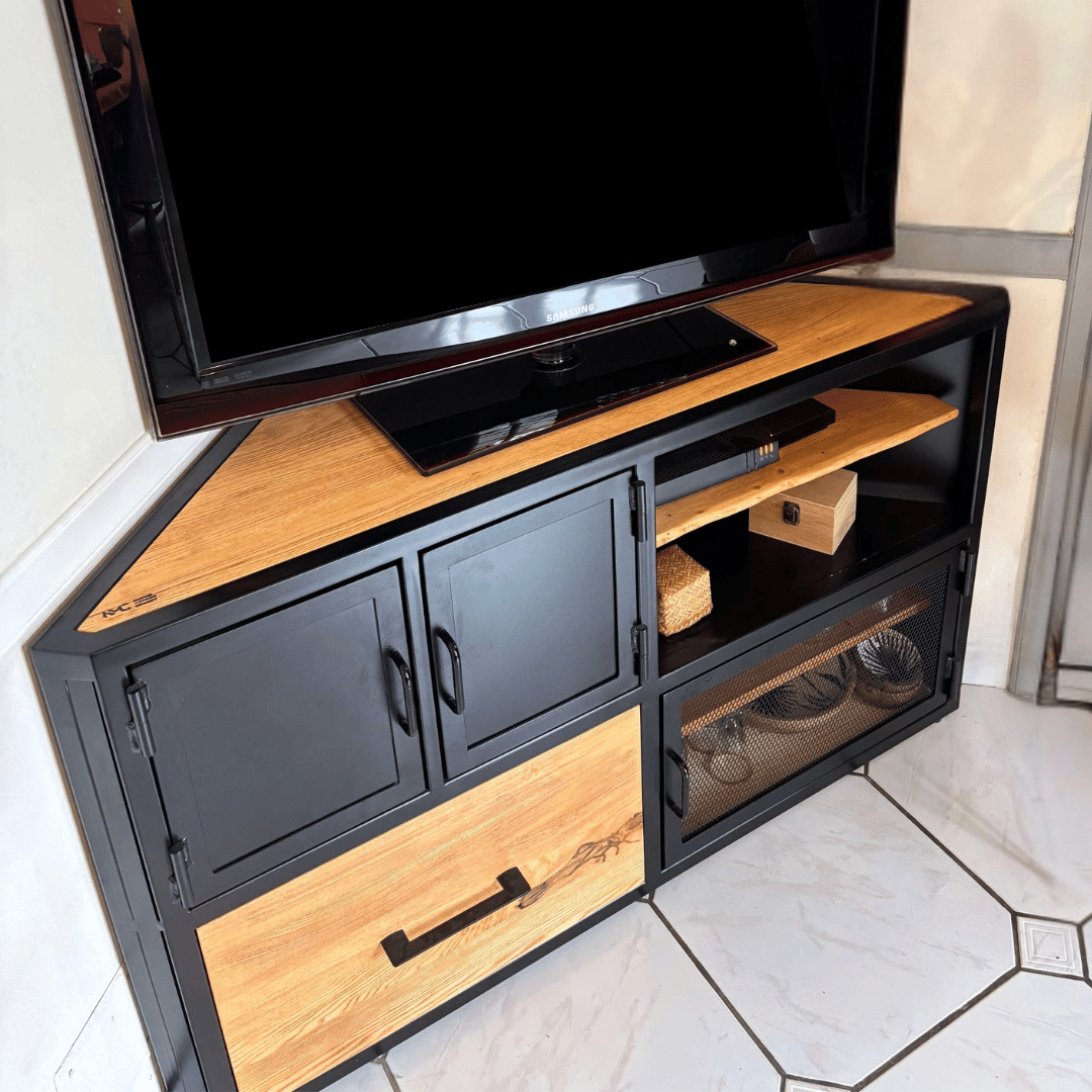 Meuble TV unique et sur-mesure en bois et métal