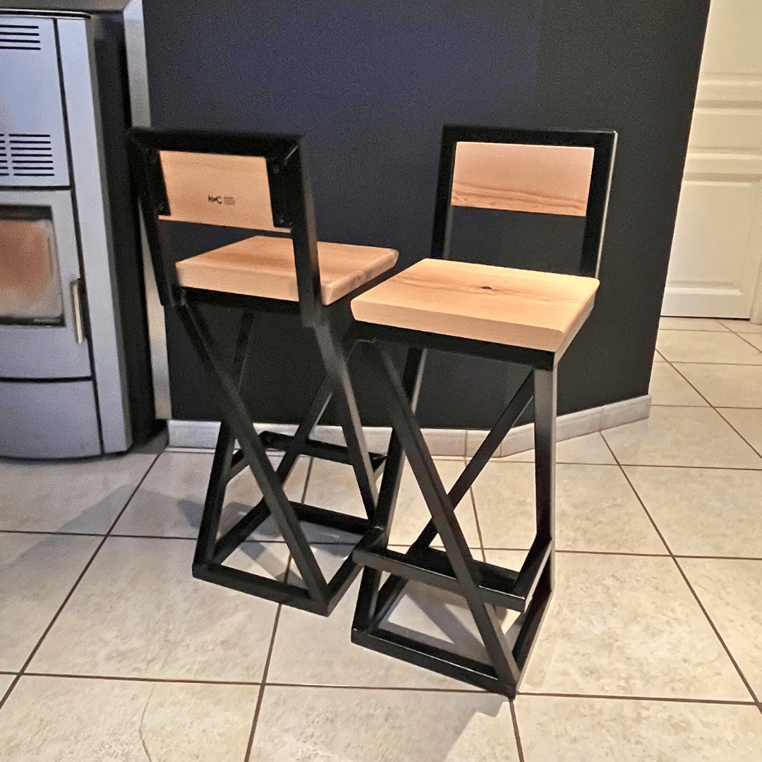 Tabourets bois et métal, face avant et face arrière