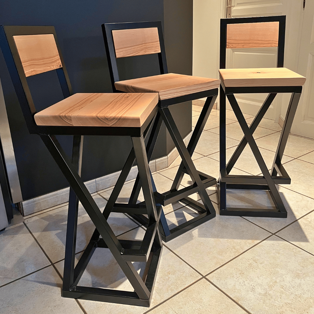 Tabourets design sur-mesure avec pied torsadé