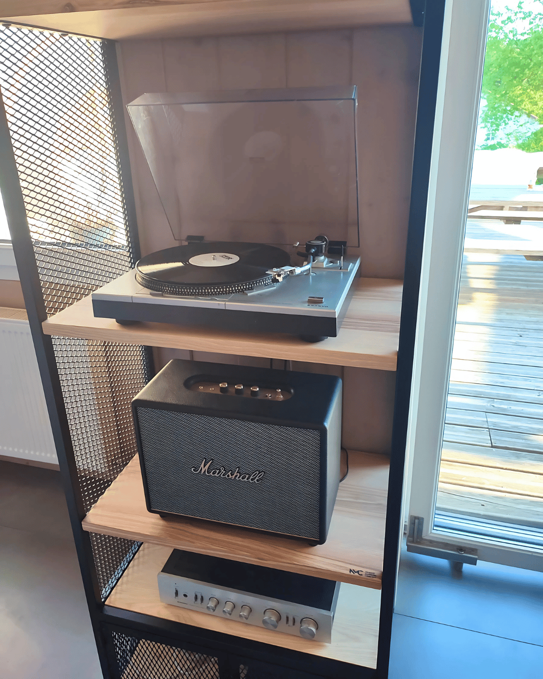 Meuble vinyle avec tablettes en frêne massif