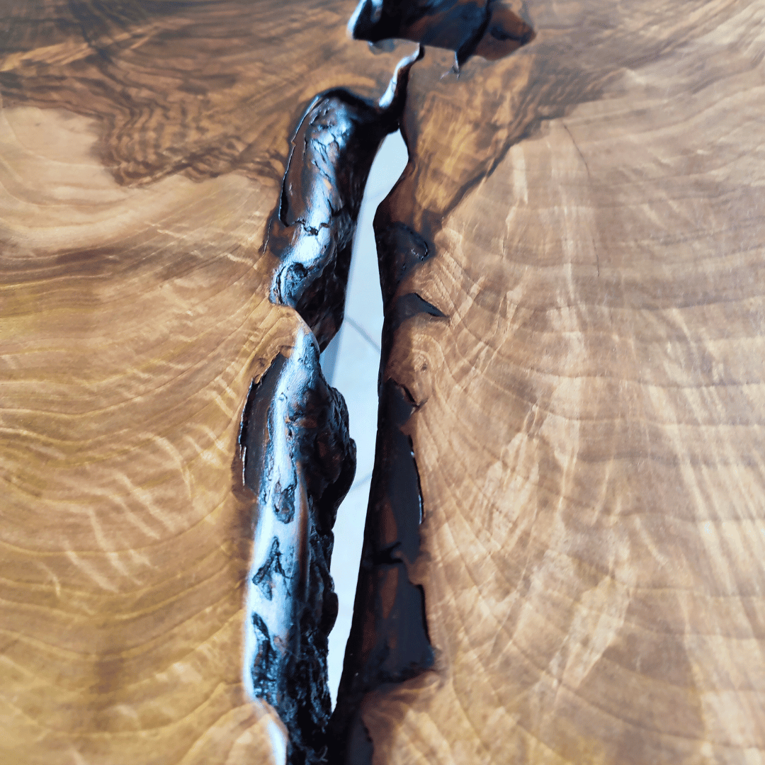 caractère du bois massif, une espèce vivante.