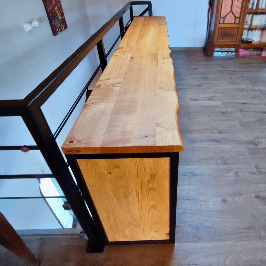 Bahut en bois et métal unique, sur-mesure et personnalisé.