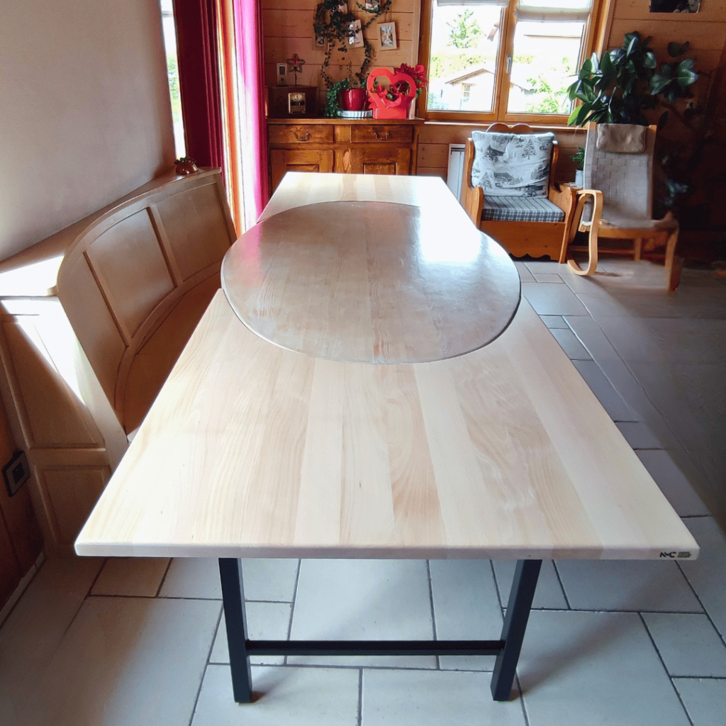 Rallonges de table en frêne massif sur-mesure.