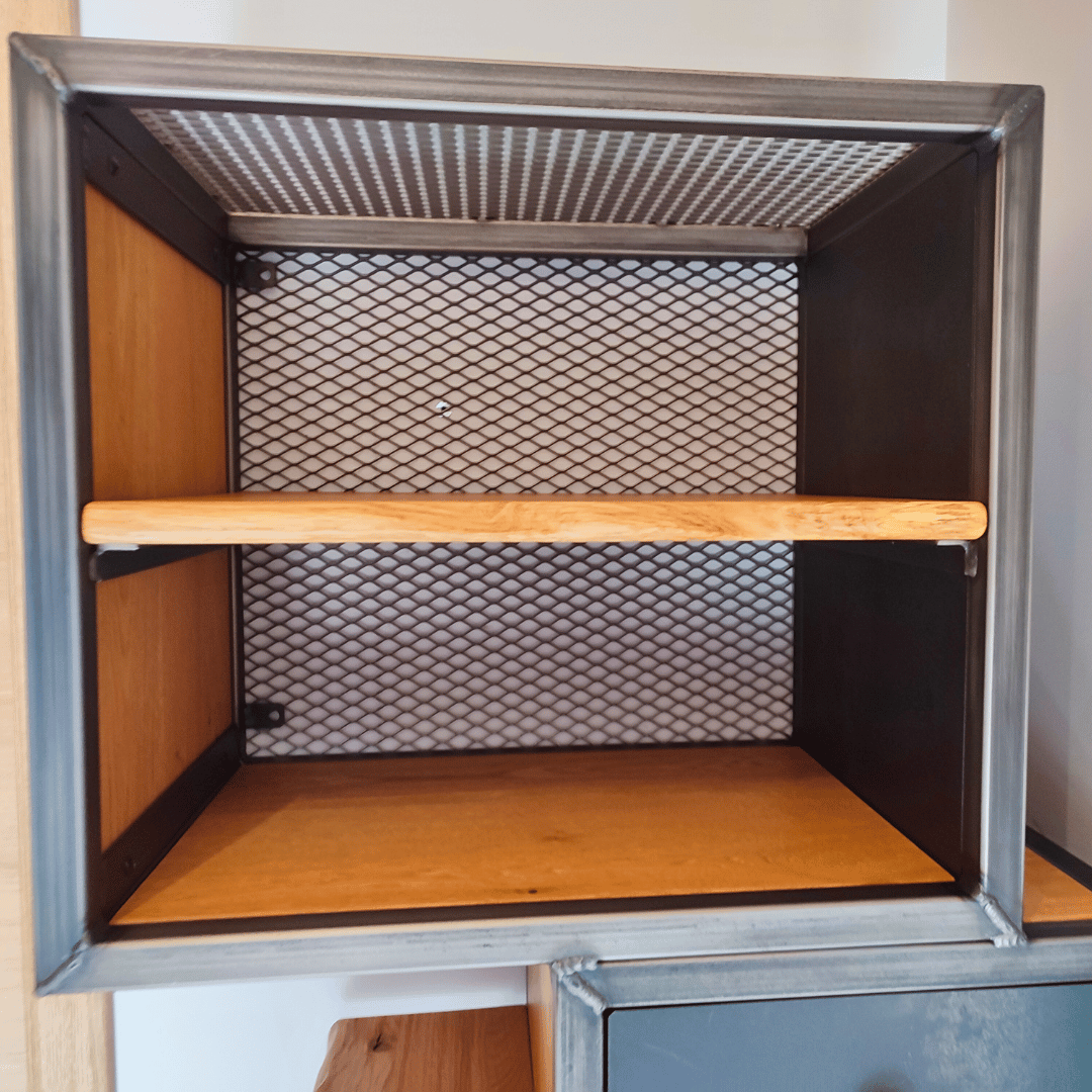 Meuble design en chêne et acier