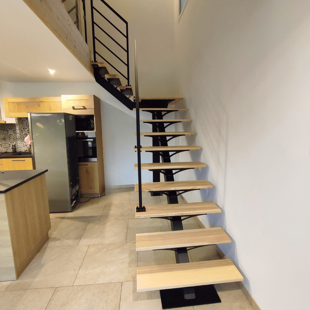 Plateau et marches en bois de la région