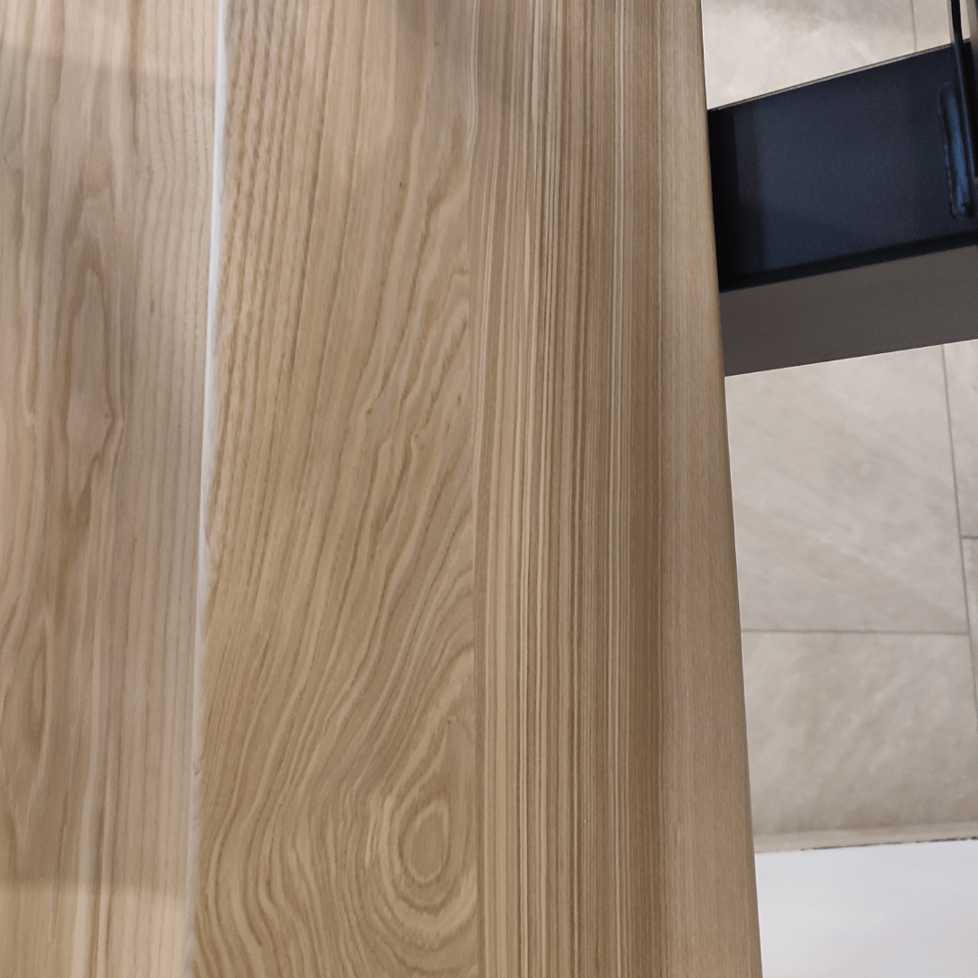 Frêne brun - bois massif - escalier sur-mesure