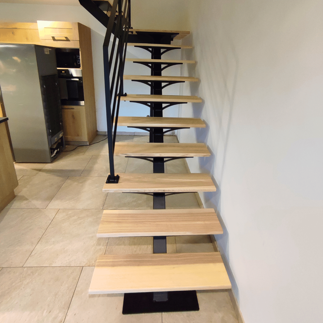 marches en frêne brun - bois local